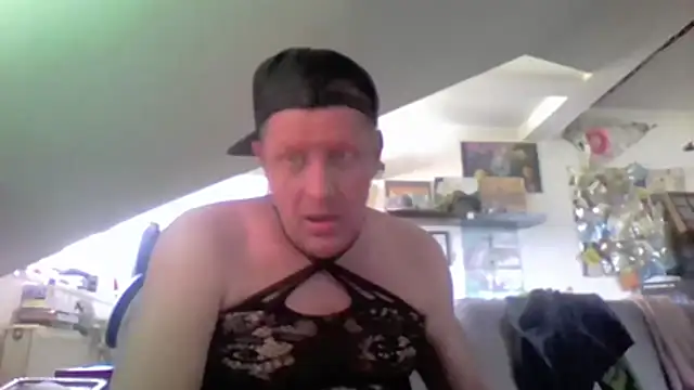 Bigthroaterboy webcam