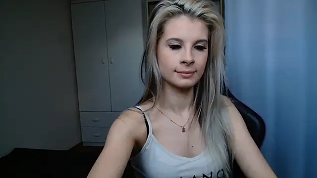 KristineGlow webcam