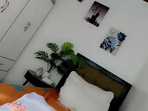 Miss_twinny21 webcam