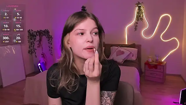 Watch Lisa_Blossom live on EroticFlix - High definition streams