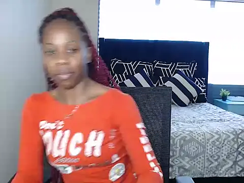 QUEENMANDYY webcam