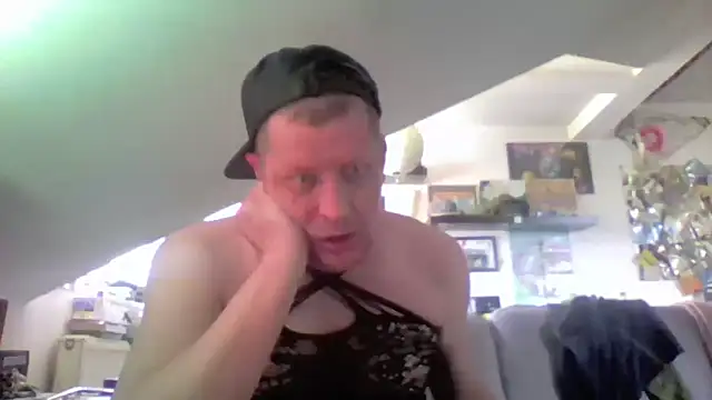 bigthroaterboy - Bigthroaterboy's free webcam - UK Sex Cams