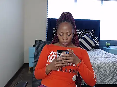 QUEENMANDYY webcam