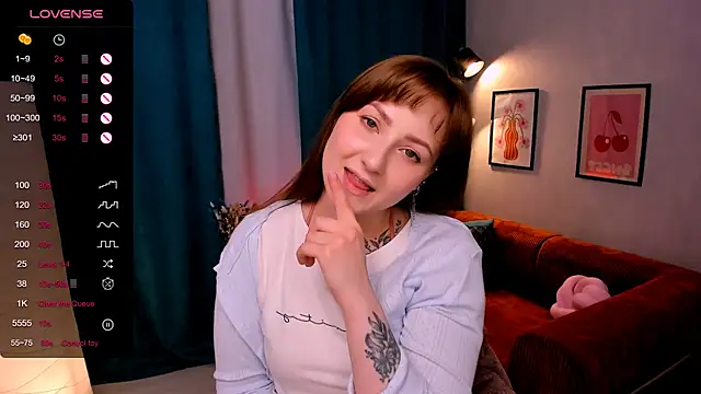 velvet_cherry_ live cam on StripChat