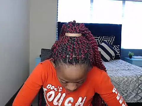 QUEENMANDYY webcam