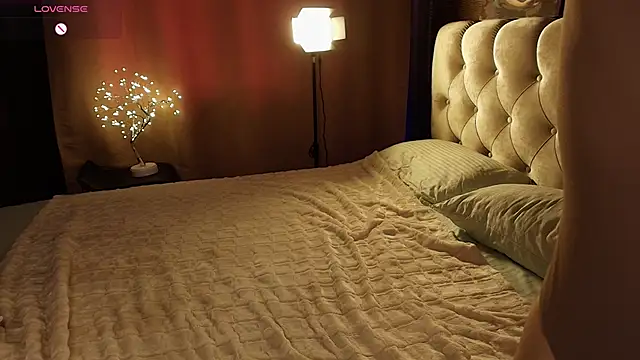 Watch Aria_Mila live on EroticFlix - High definition streams