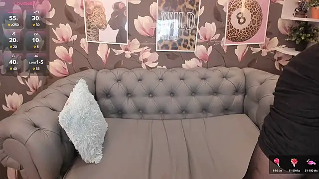MelaniGrand live cam on StripChat