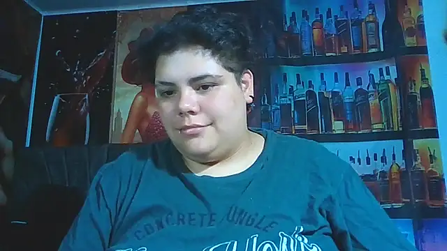 Hailey_Curvy webcam