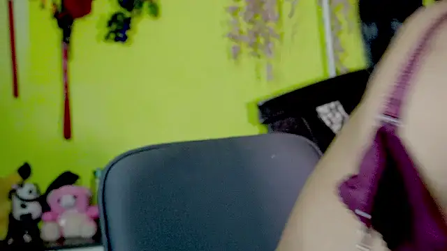 Watch sexyhoney27 live on EroticFlix - High definition streams
