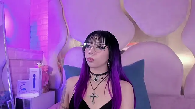 Watch NaniiSisy live on EroticFlix - High definition streams