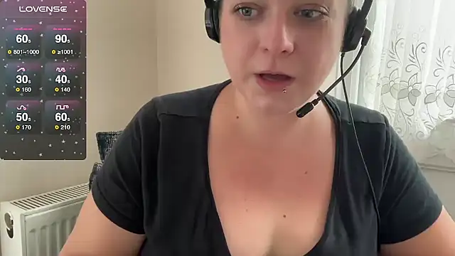 NaughtyWifeUK webcam
