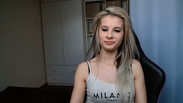 KristineGlow webcam