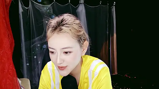 Unique_Mia webcam