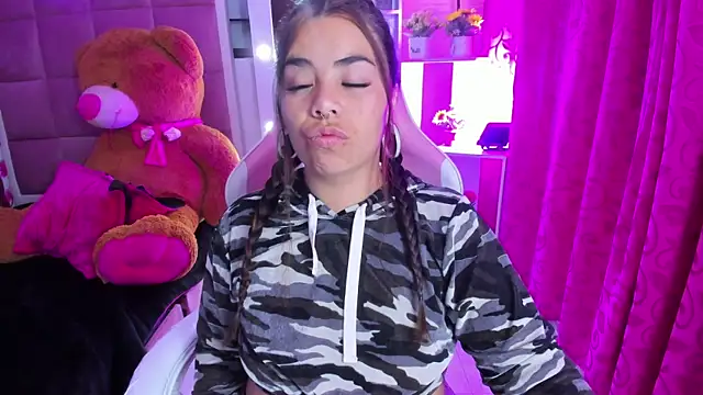 liany_taylor (F young) - Oil Ass