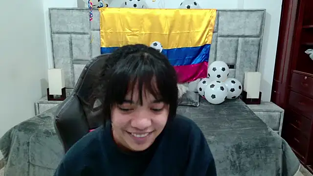laureentt_ (F young) - spank ass x 6