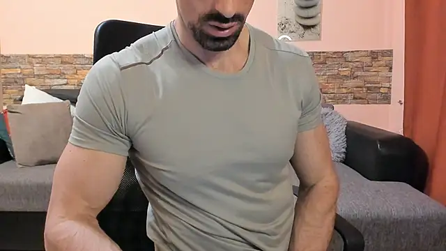 HotHunkTrainer live cam