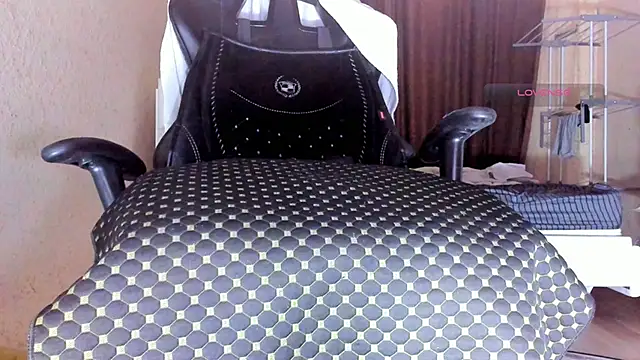 Watch Cameltoe_squirt_inPants live on EroticFlix - High definition streams