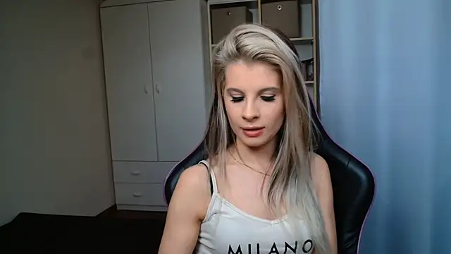 KristineGlow webcam