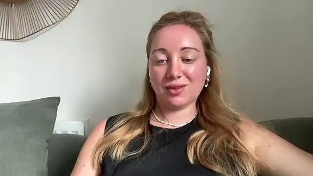 arielsweetieee webcam