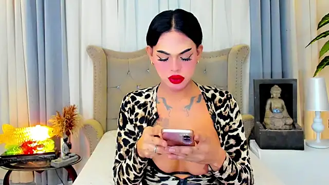 MochaliciousTransOnTop webcam