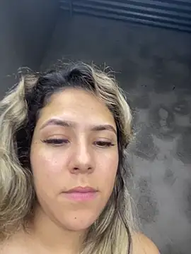 sofi_and_curlers669 live cam on StripChat