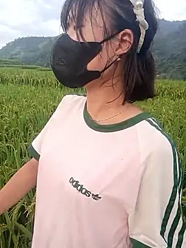 Linda-yiyi live cam