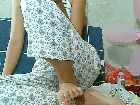 PinaySkinnyGirl live cam