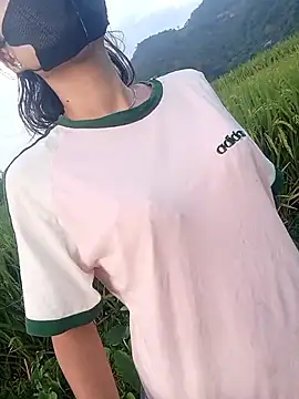 Linda-yiyi live cam