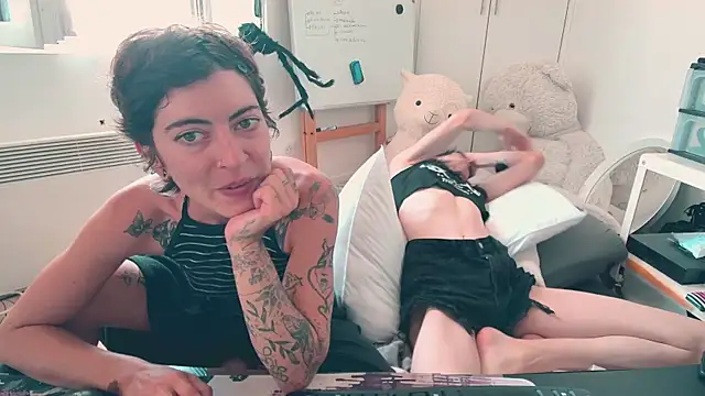 CeriseLapine live cam