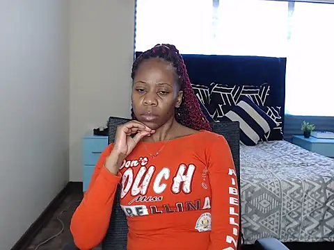 QUEENMANDYY webcam