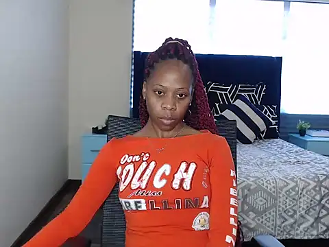 QUEENMANDYY webcam