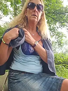 HotWifeLyn68 live cam