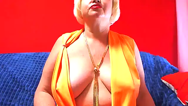 NaughtyMILF4UX webcam