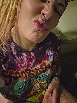 PinkTheHawk live cam