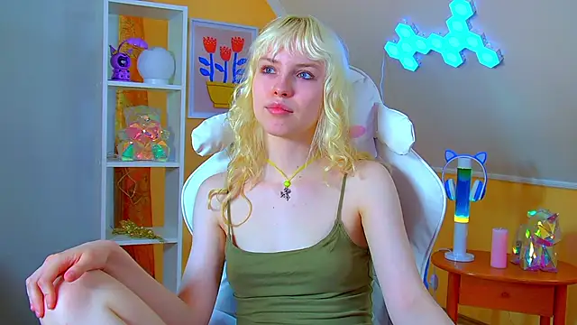 Watch HannahHollis live on EroticFlix - High definition streams