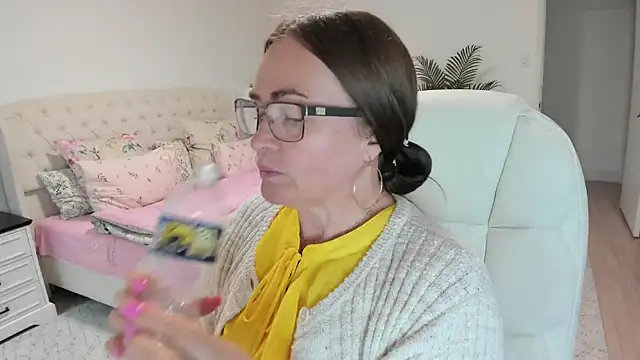 Vika73 live cam