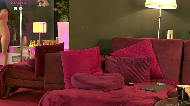 Watch MaddyHeart live on EroticFlix - High definition streams