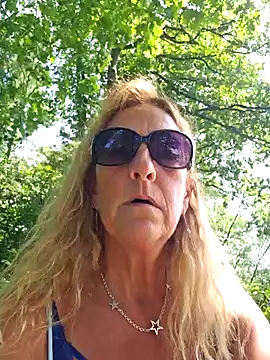 HotWifeLyn68 webcam
