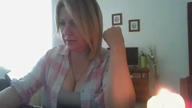 ElenaLove888 webcam