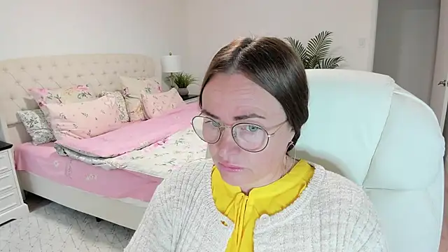 Vika73 live cam