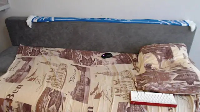 Student_Oliver live cam on StripChat