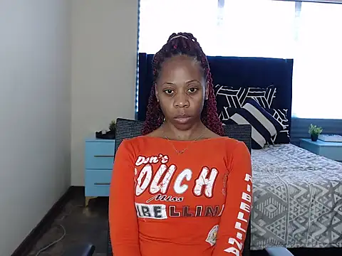 QUEENMANDYY webcam