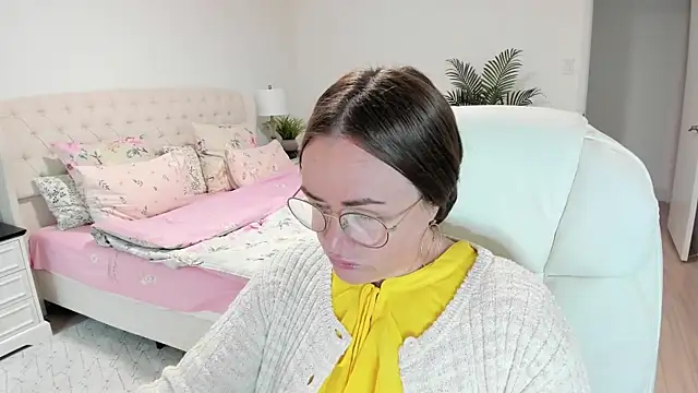vika73 (F mature) - type - ​menu ​and ​private ​active