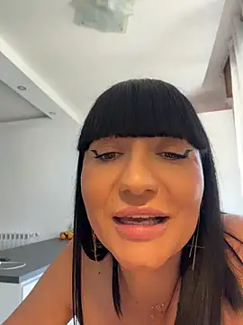 MysticCleo Live Webcam on Stripchat