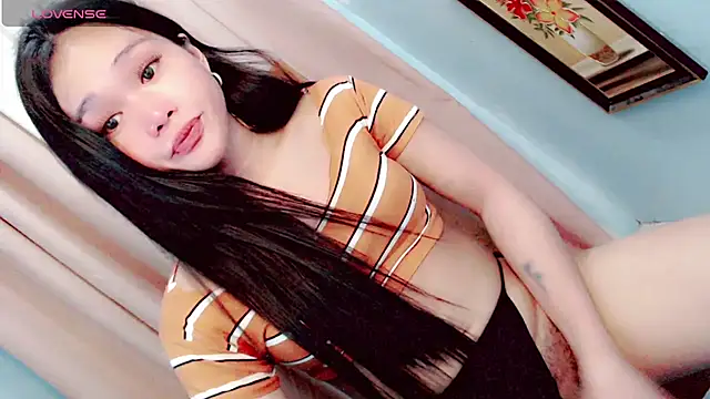 Littleslutty_baby live cam