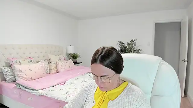 Vika73 live cam