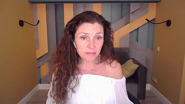 Watch EllaLong live on EroticFlix - High definition streams