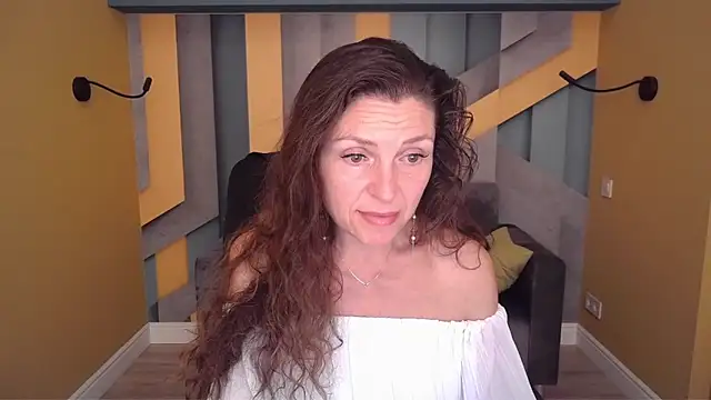 EllaLong webcam