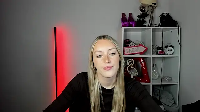 EvelynBlond webcam