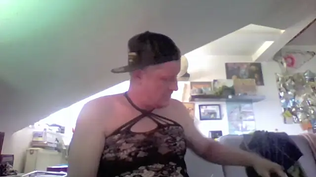 Bigthroaterboy live cam